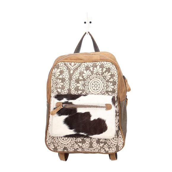 Myra Bag Clique Backpack Women Fur Brown White Black Leather Medium Thin Straps main image 5